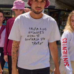 REMERA TRATA A LOS ANIMALES
